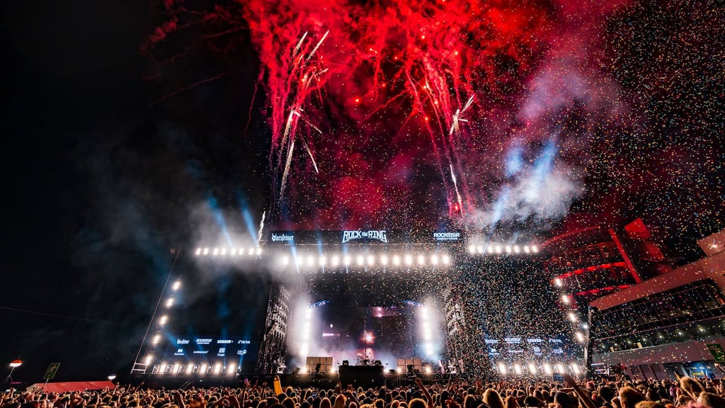 Feuerwerk über die Utopia Stage bei Rock am Ring 2022